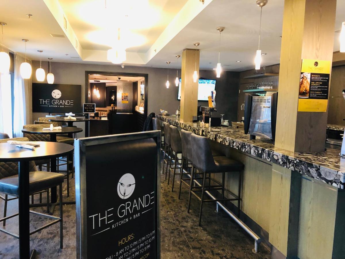 B&B Grand Rockies Resort 2Br 1Pullout Canmore Esterno foto