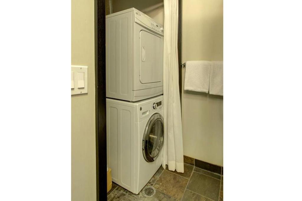 B&B Grand Rockies Resort 2Br 1Pullout Canmore Esterno foto
